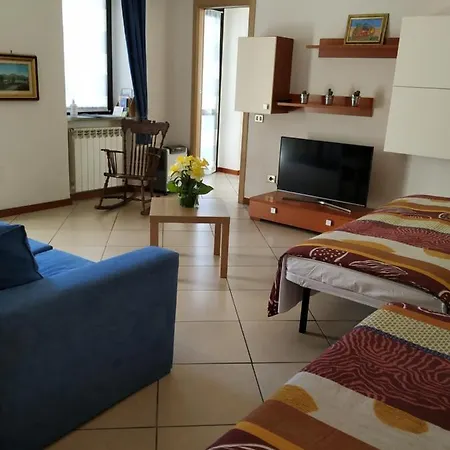 Appartement House By The