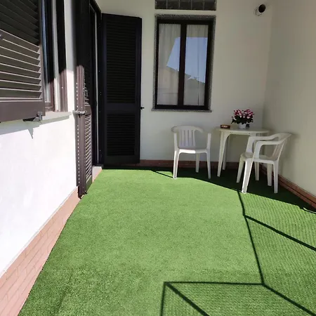 公寓 House By The